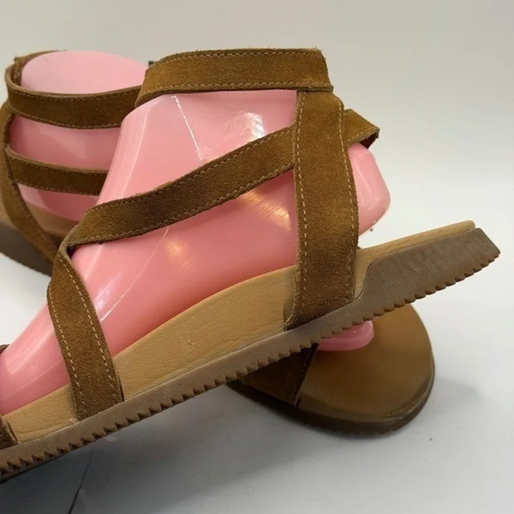 Chaco wore these